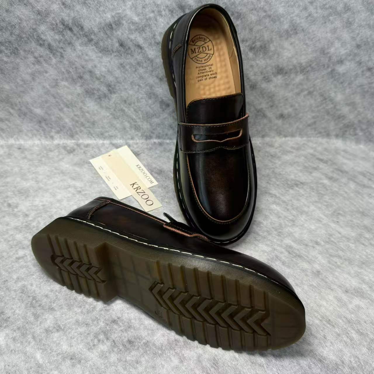 Put on flat-soled leather shoes