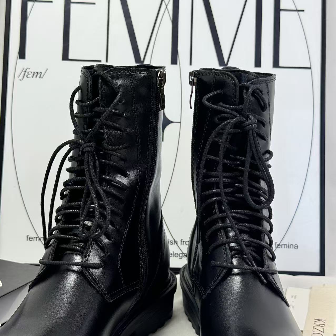 Martin ankle boot with thin high heels and laces
