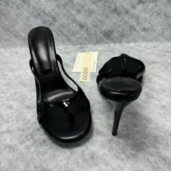 Round-toe thin-stringed slip-on sandals