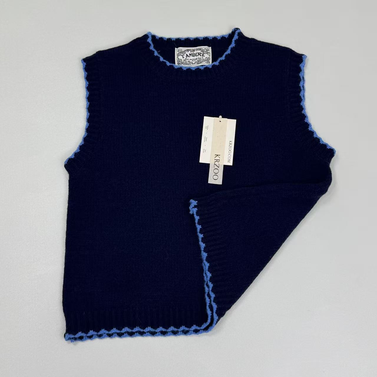 Multi-color border round-neck sleeveless sweater