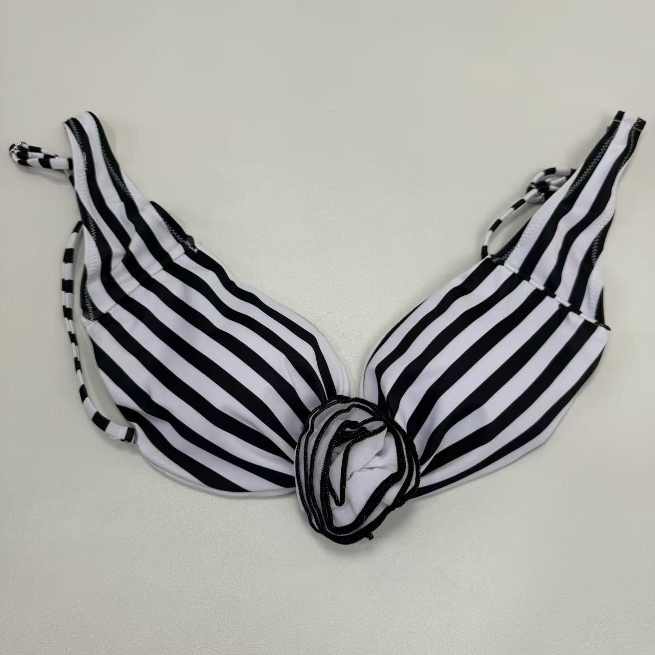 Three-dimensional flower split swimsuit