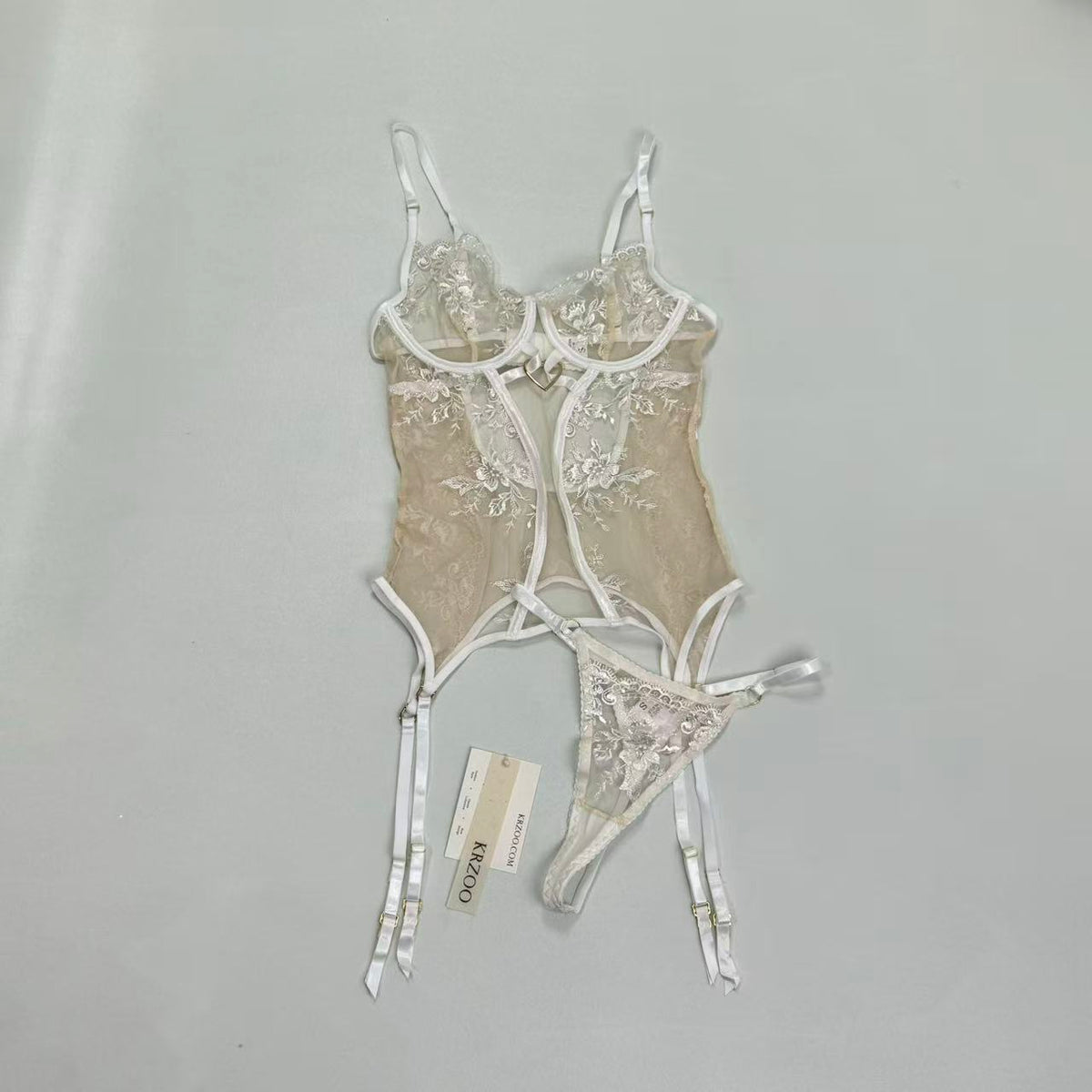 Embroidered heart-shaped decorative bra set