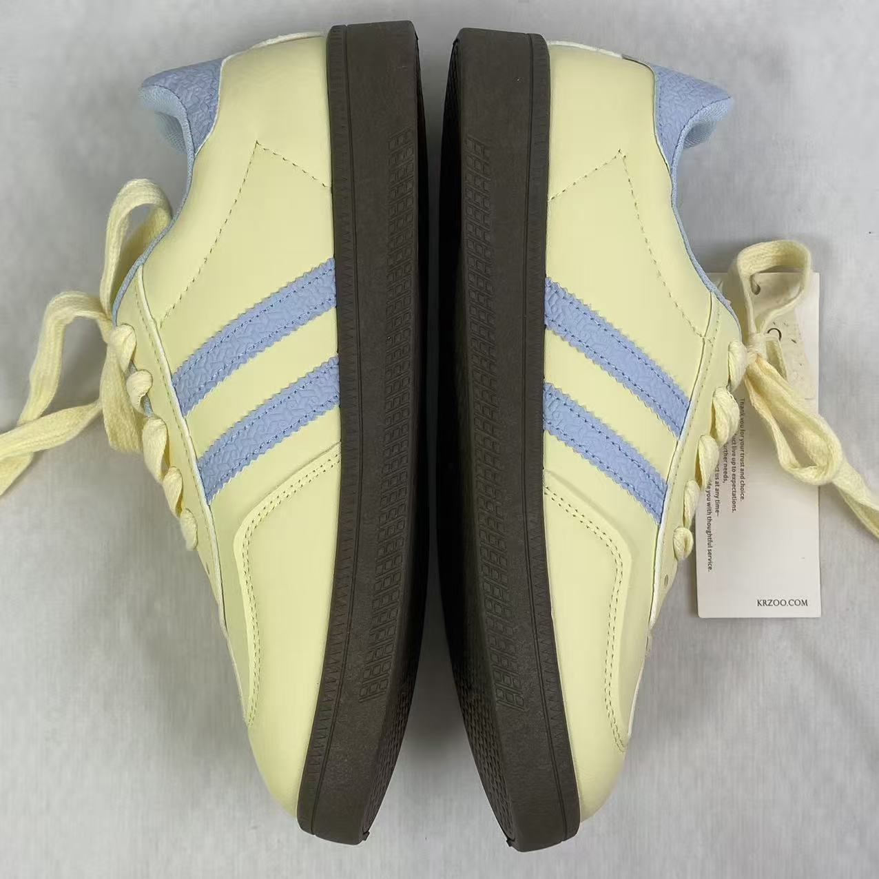High-top vintage training shoes