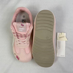 Round-toe casual sports shoes with laces