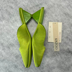 Round-headed satin-covered triangular heel