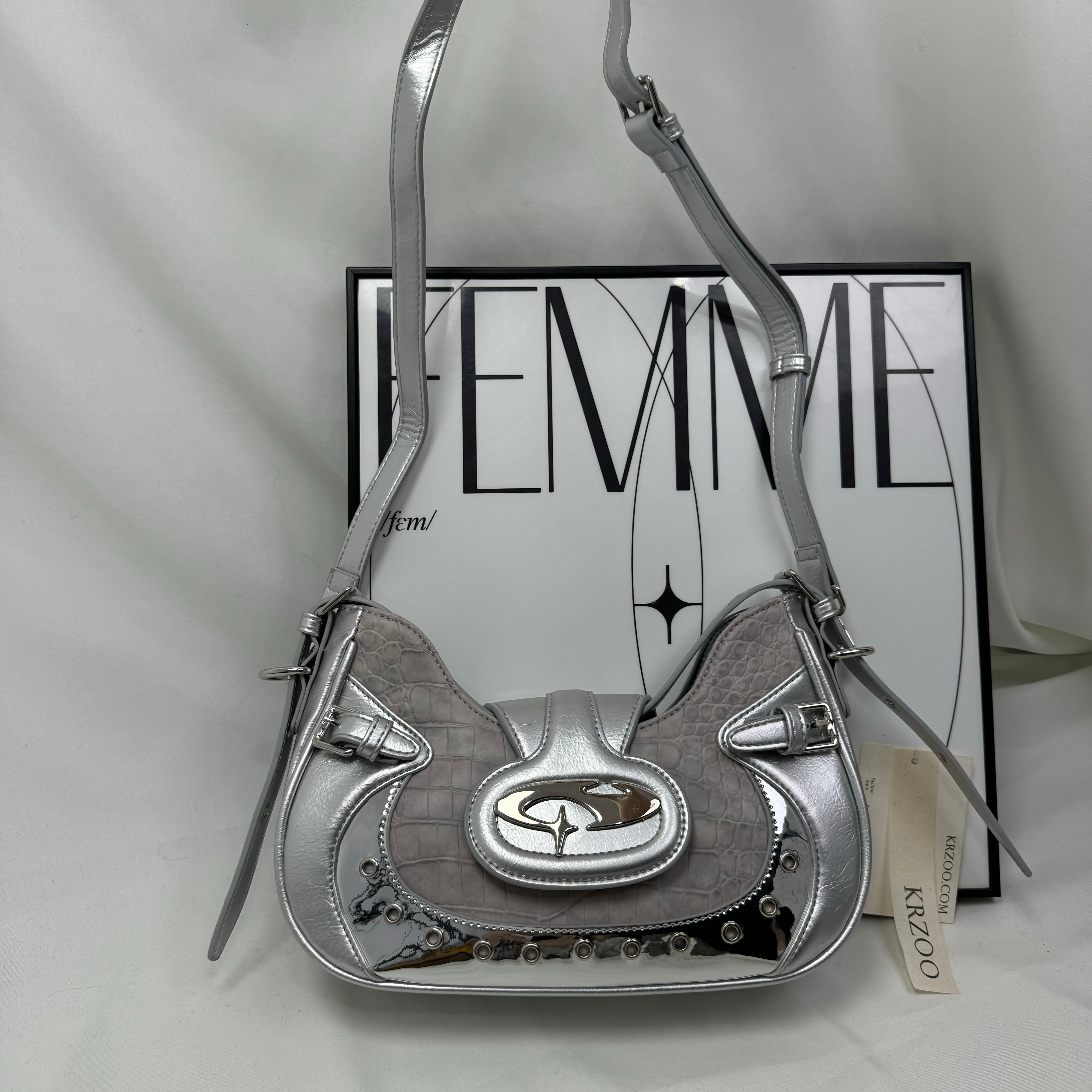 Crocodile-patterned crossbody bag for the armhole