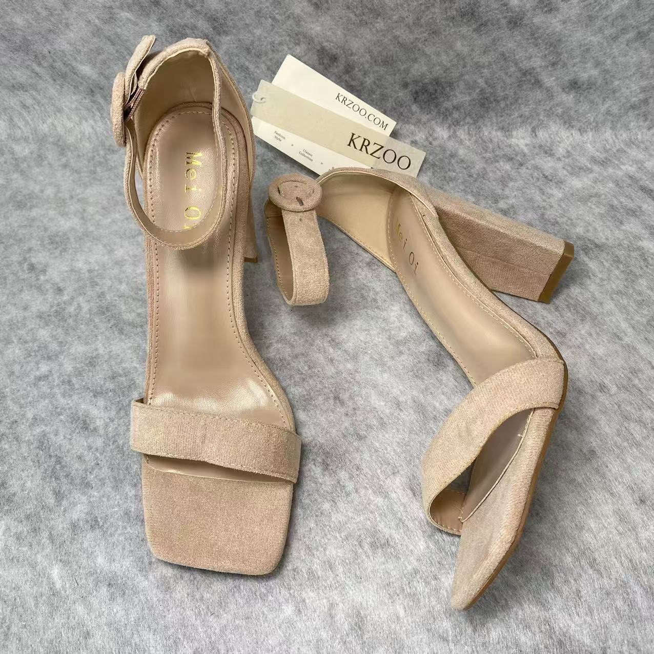 Square-toe strappy high-heeled shoes