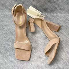 Square-toe strappy high-heeled shoes