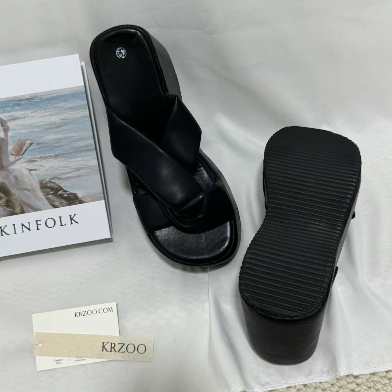 Color-Blocking Platform Slides