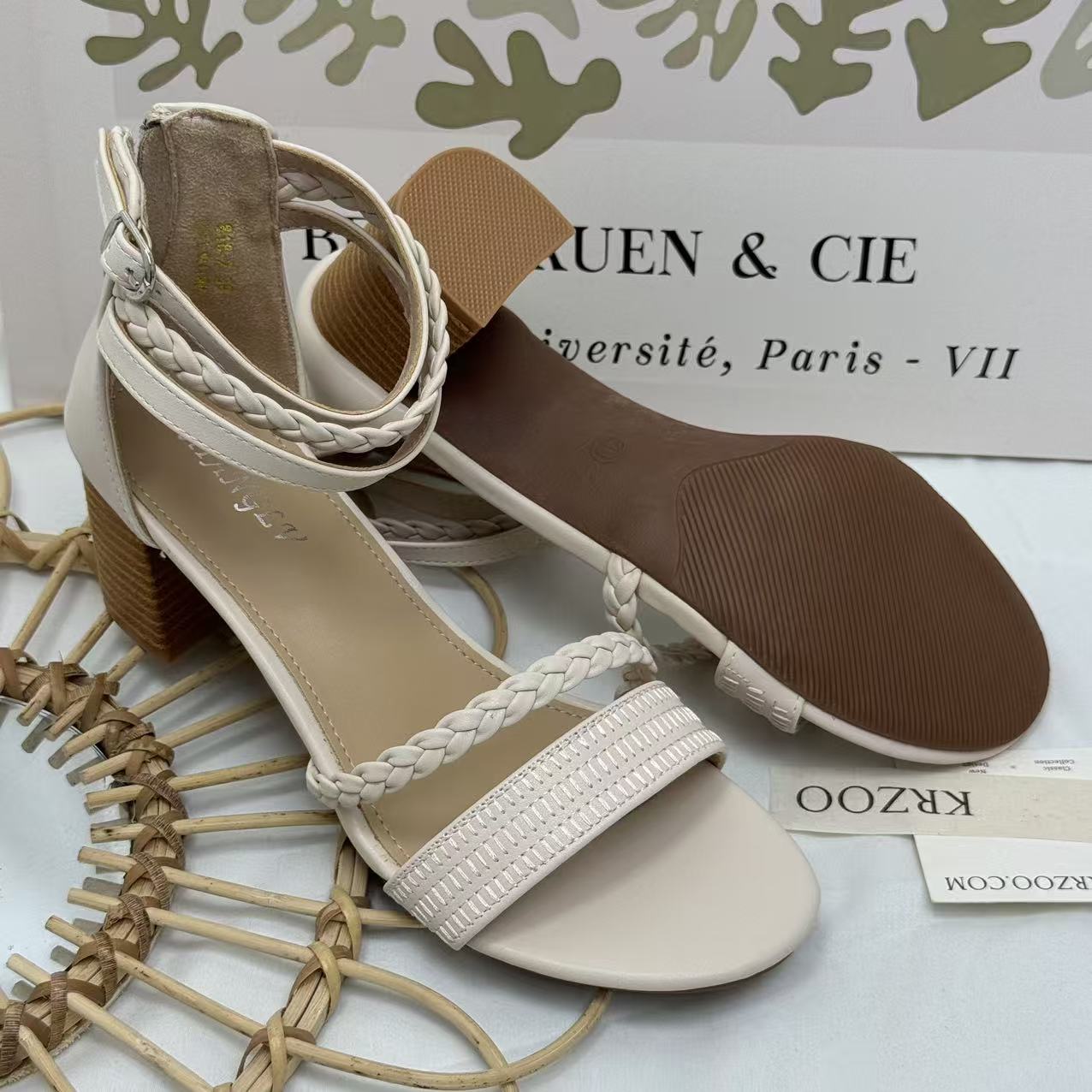 One-piece high-heeled Roman-style shoes