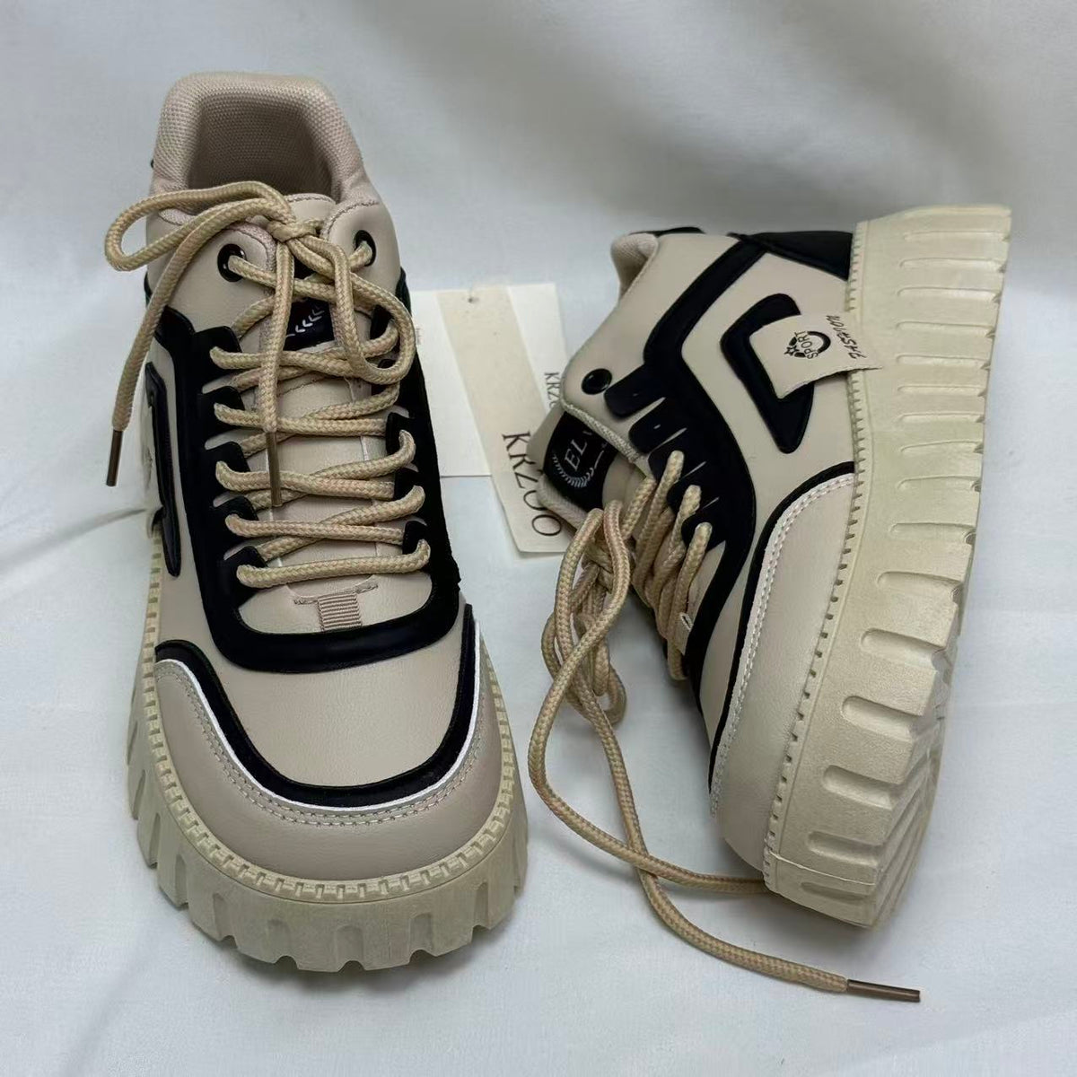 Pancake-bottom thick-soled sports shoes