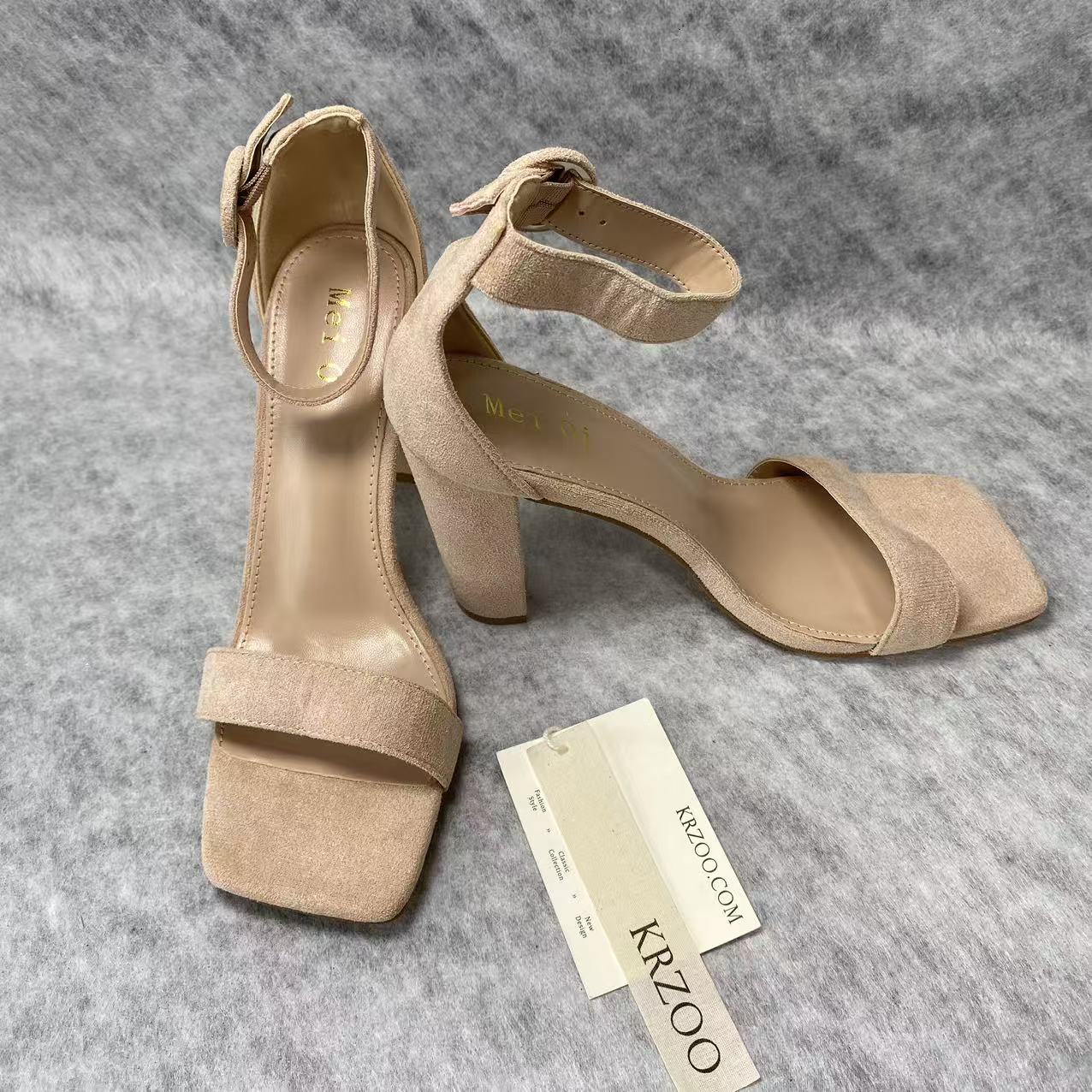 Square-toe strappy high-heeled shoes