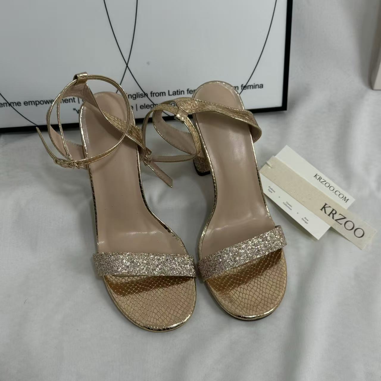 Loafers with round toe and high heels
