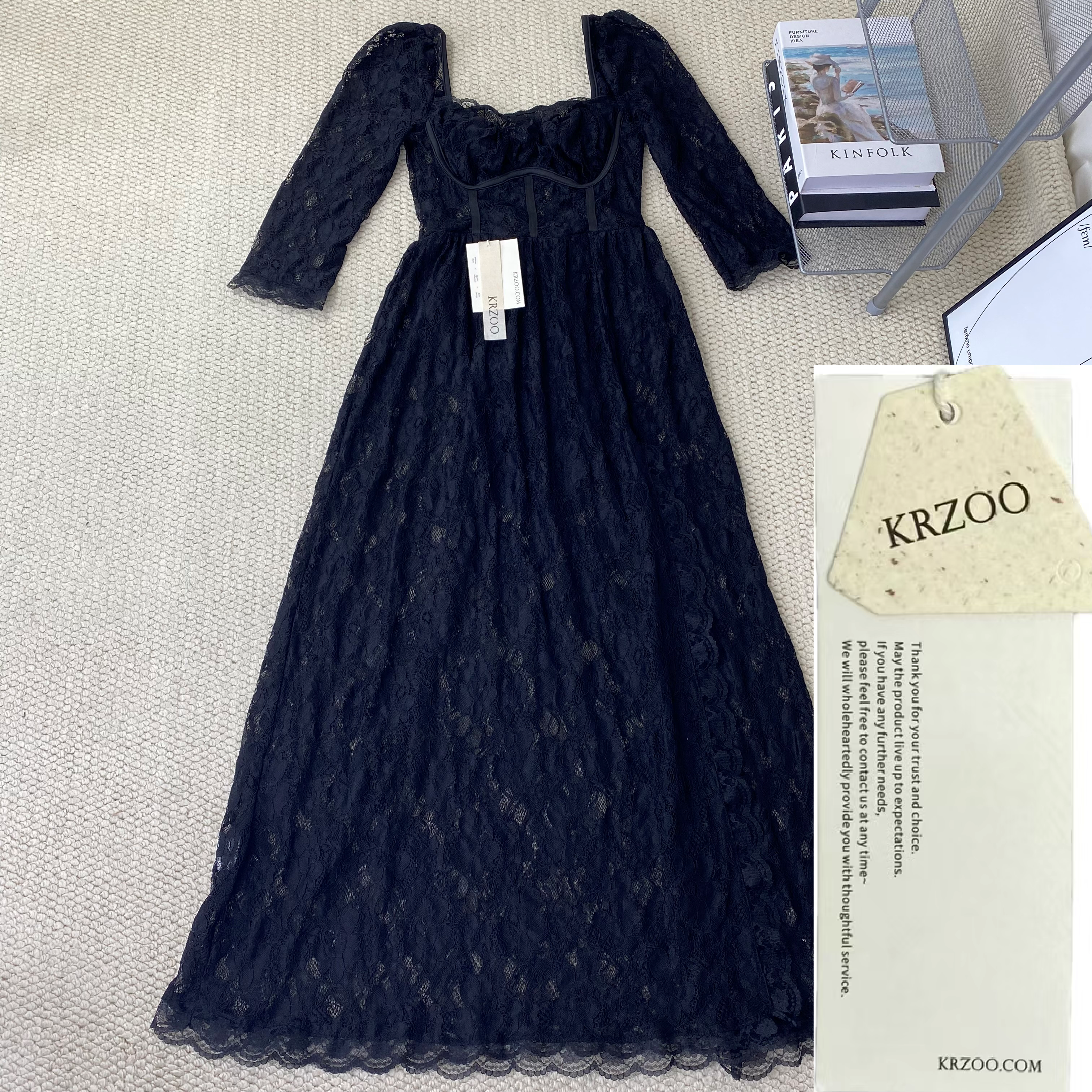 Lace square-necked slit-fitted dress