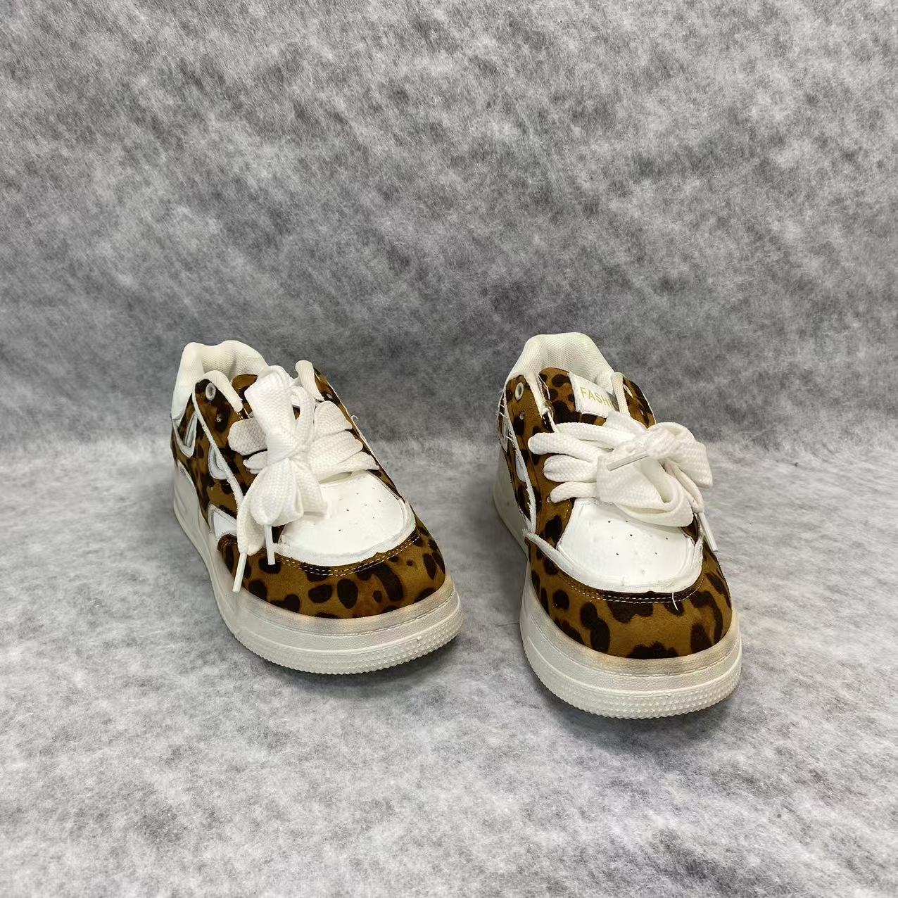 Thick-soled leopard-patterned loafers