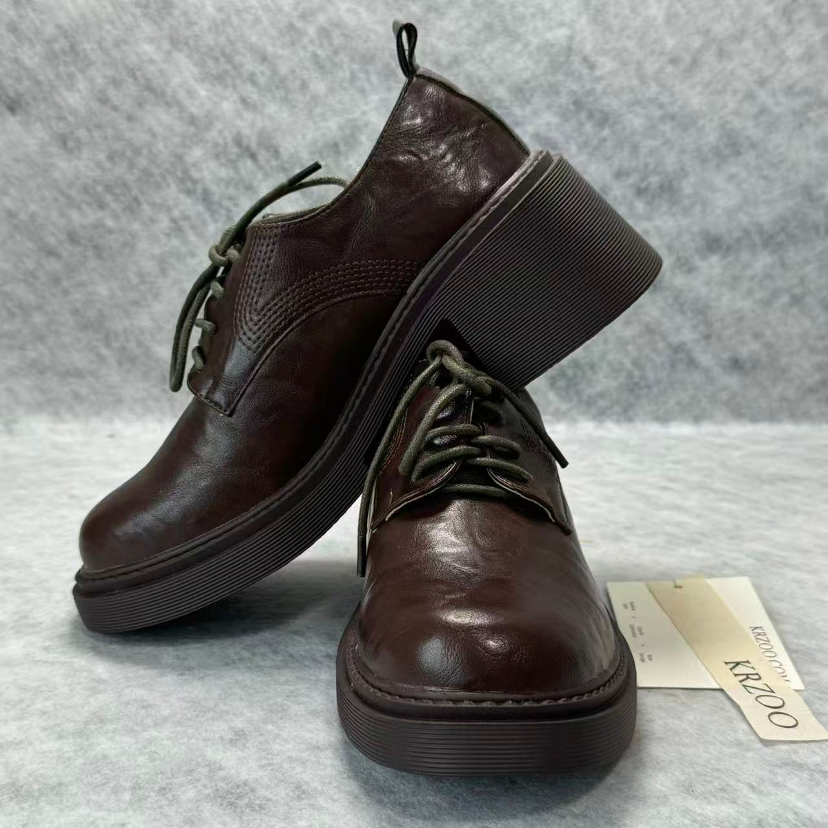 Round-toed and thick-soled small leather shoes