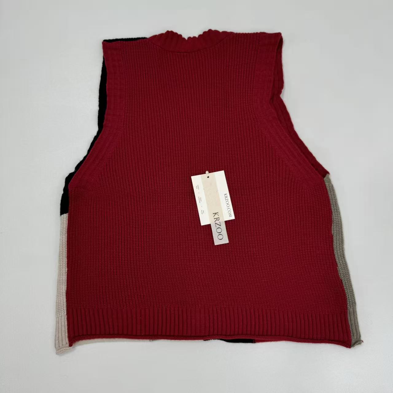 Women's knitted cardigan sweater vest