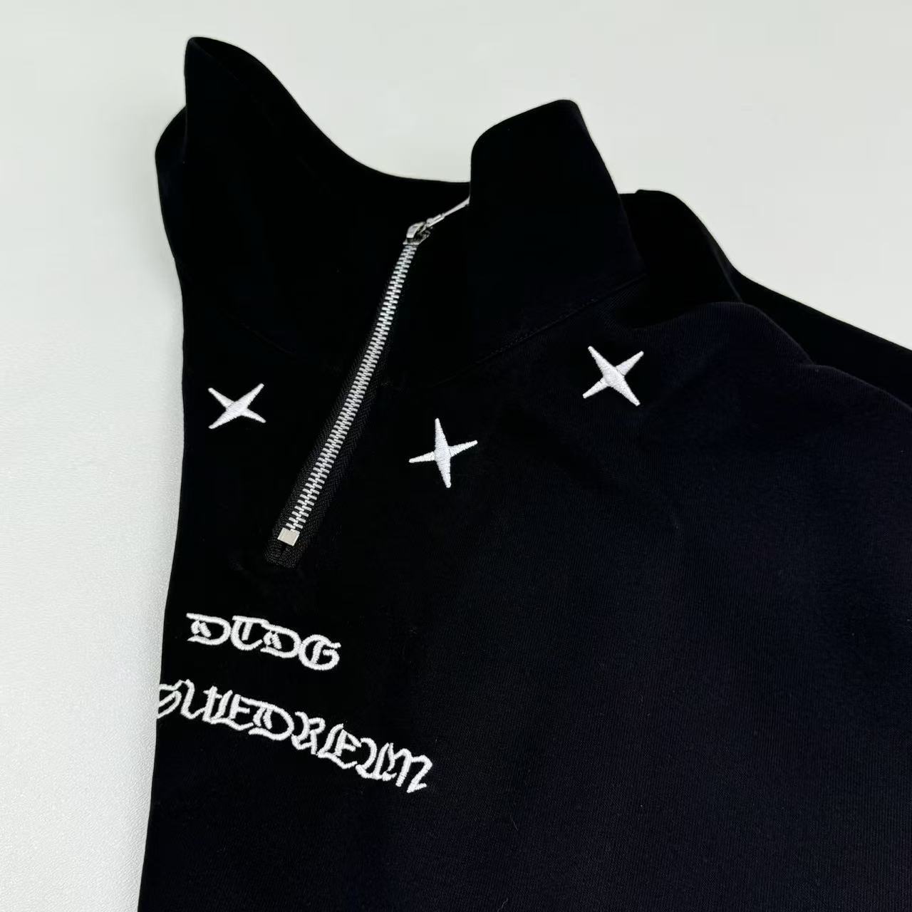 Loose embroidered hooded sweatshirt