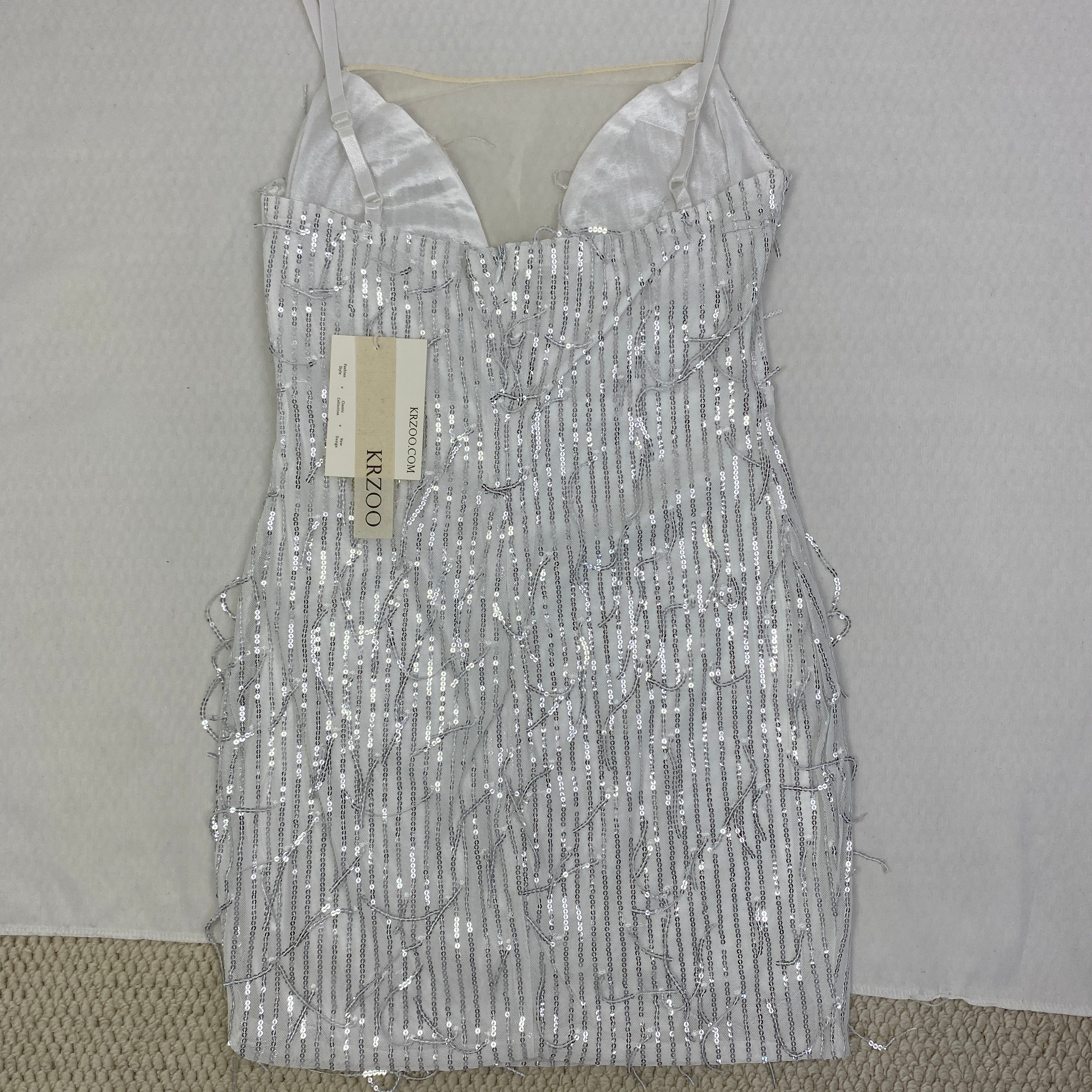 Deep V silhouette fringed halter dress with sequins