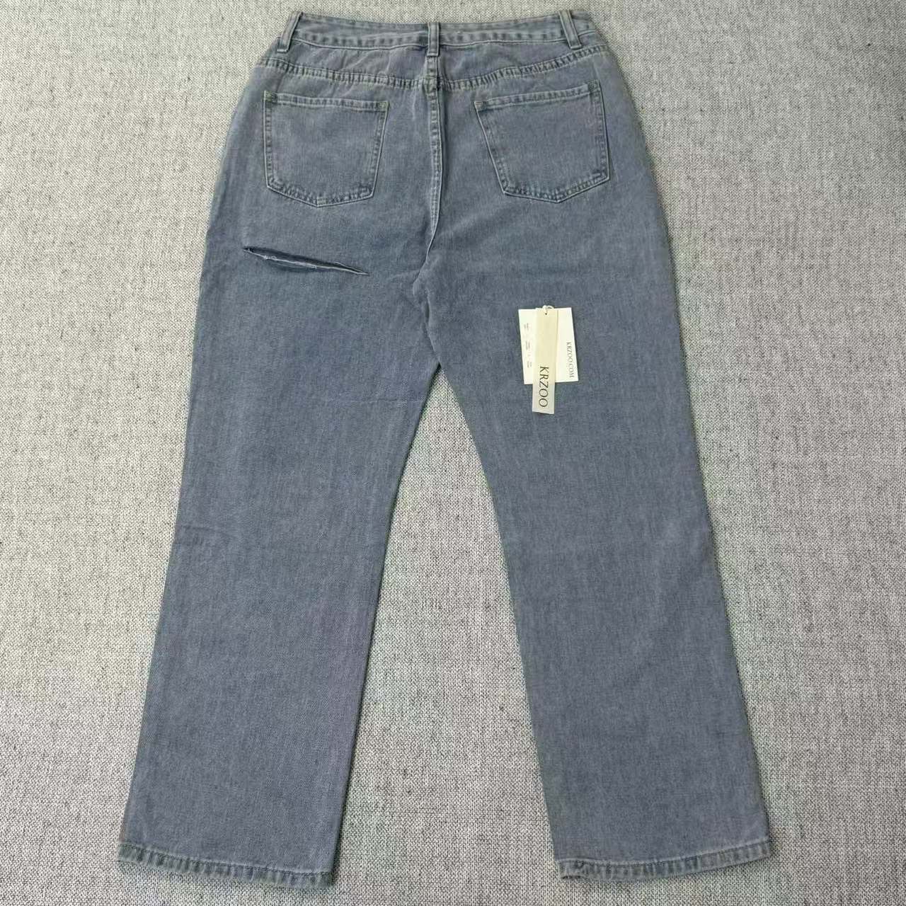 High-waist fringed fabric cutting through the jeans