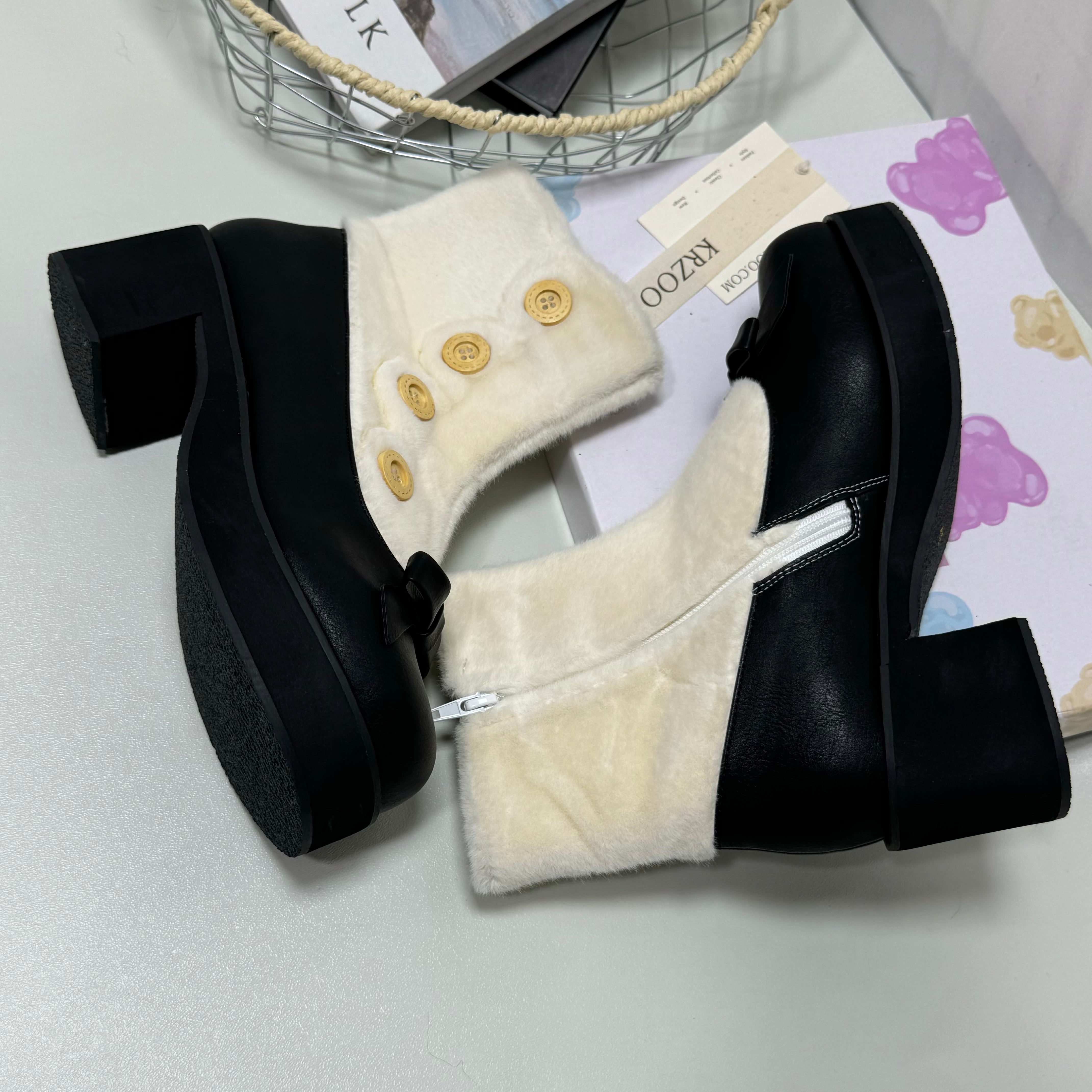 Short boots with round toes and thick low heels