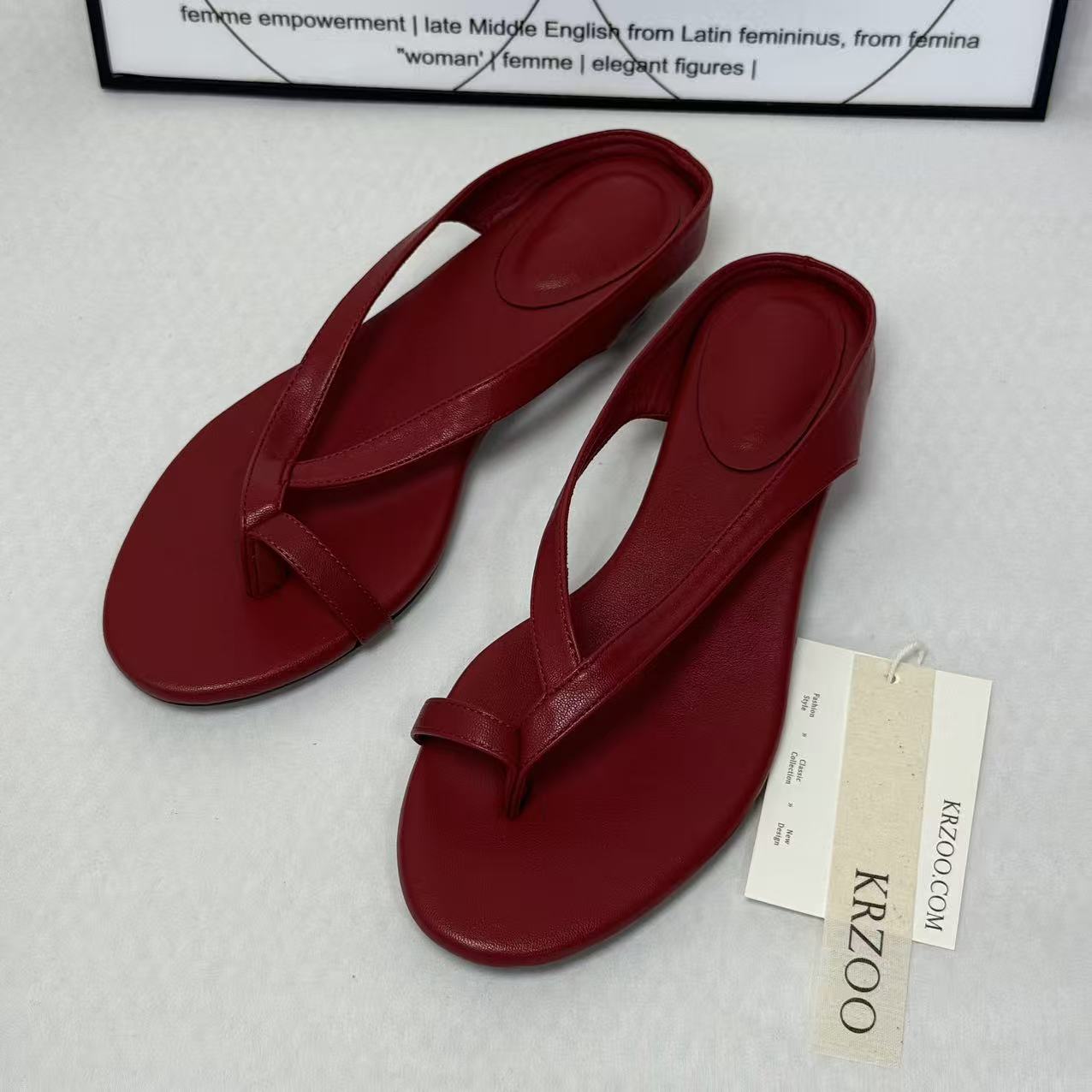 Fine ribbon pointed round-toed flip-flops
