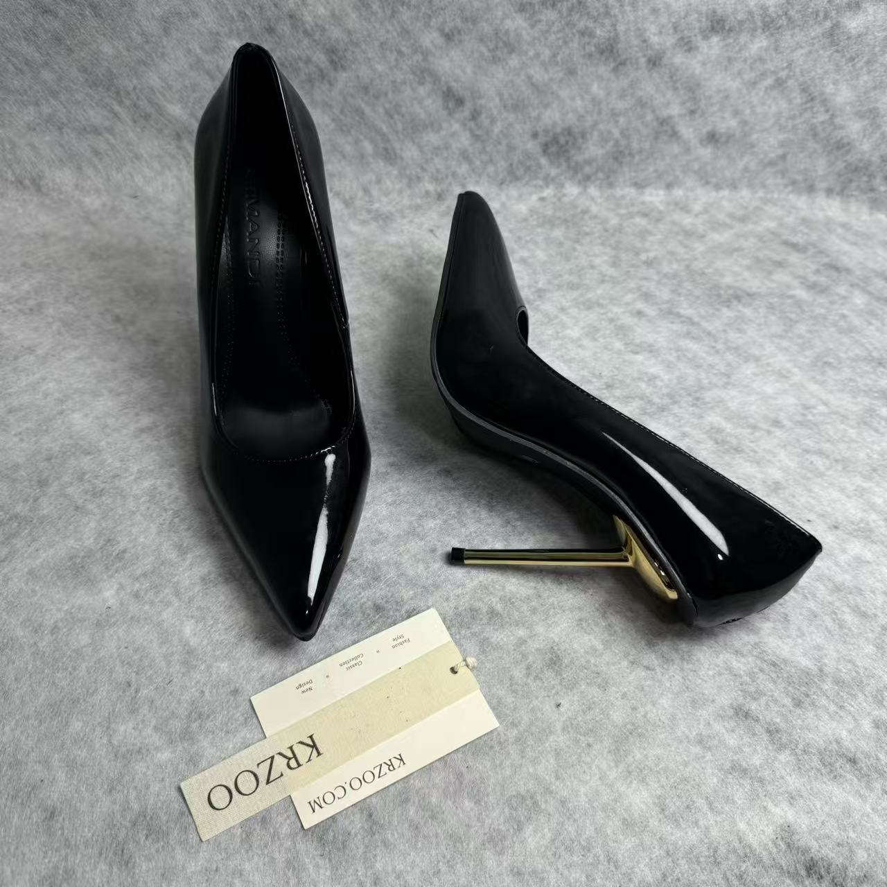 Metal tip ultra-fine heel black lacquered leather high heels
