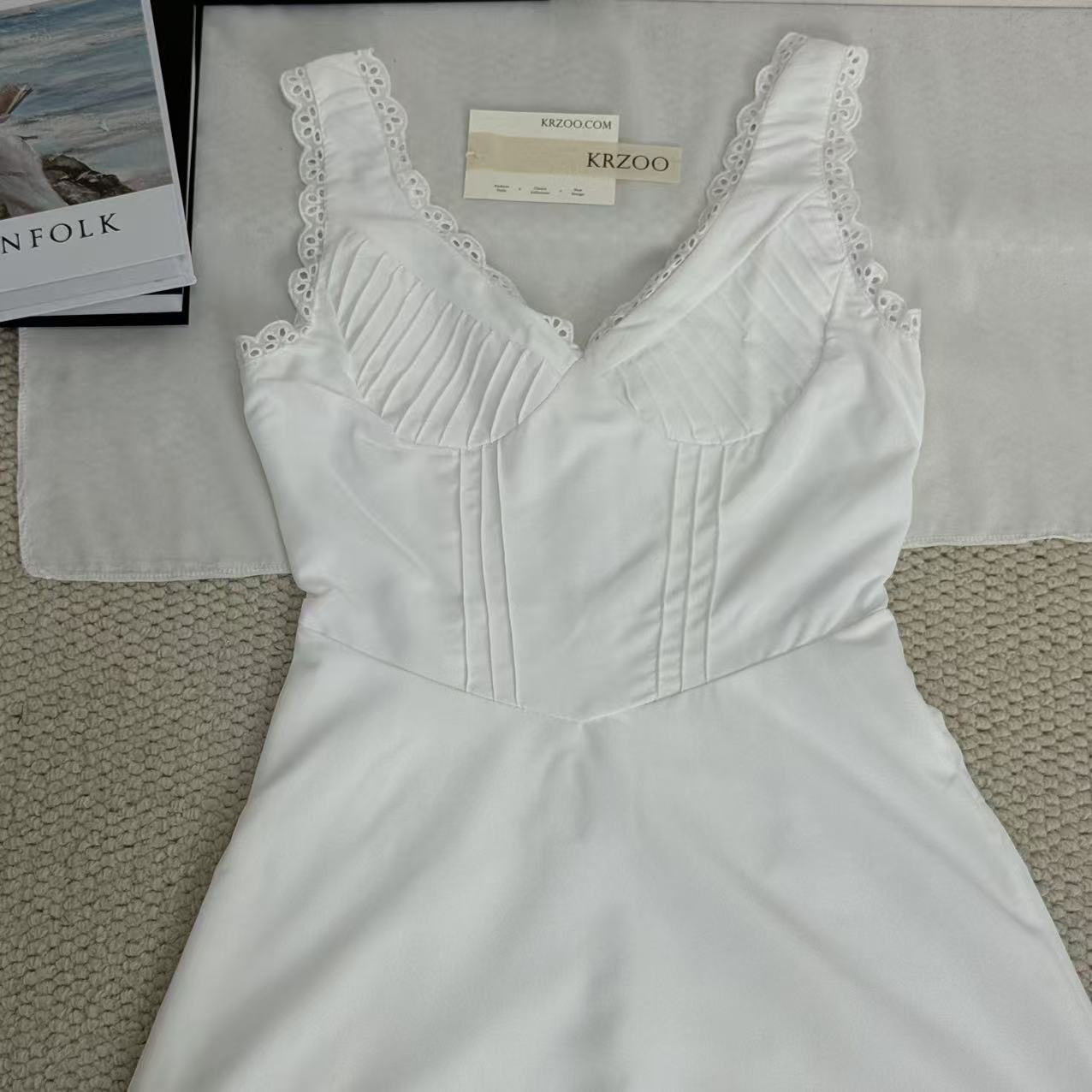 Lace French-style fitted dress