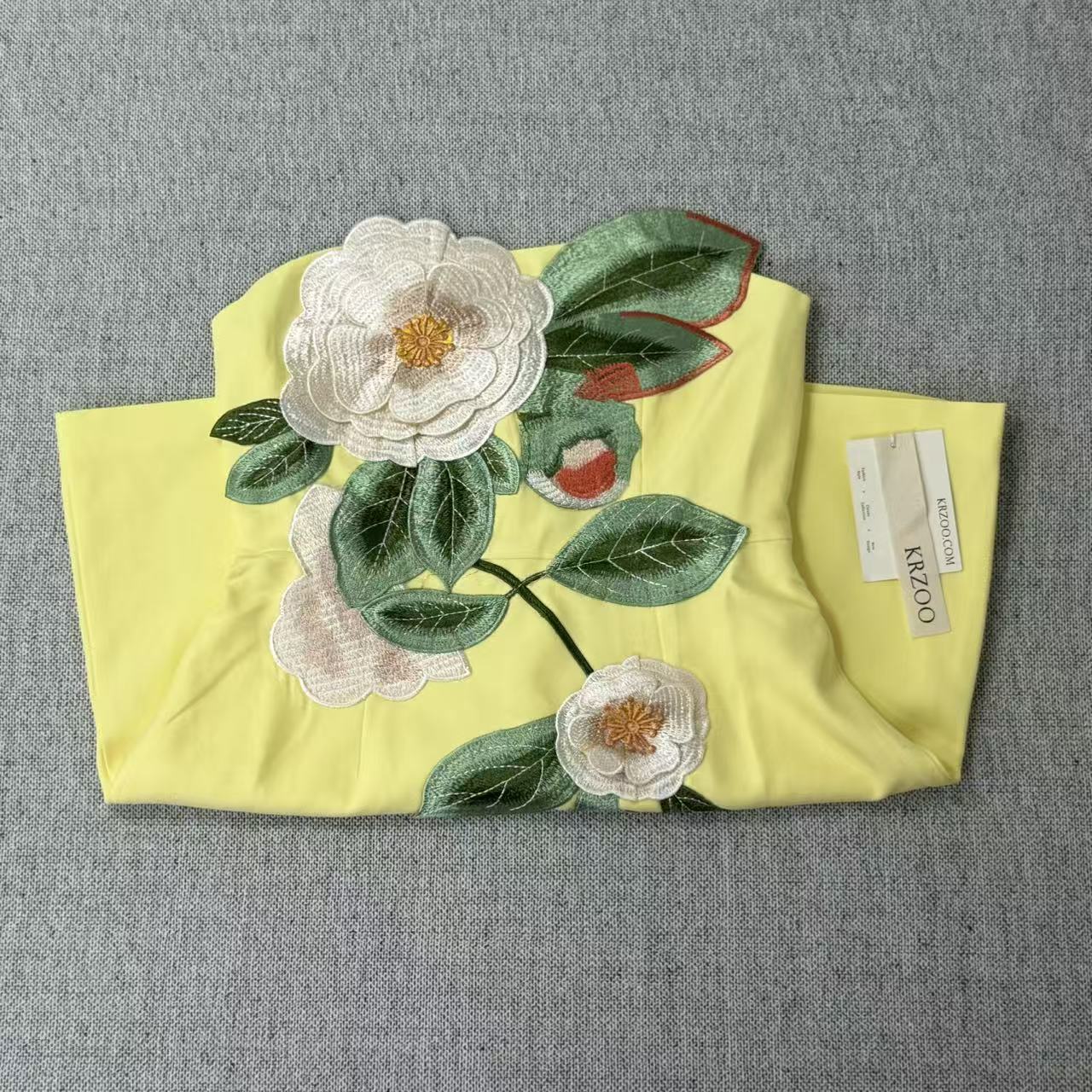Strapless three-dimensional floral embroidery dress