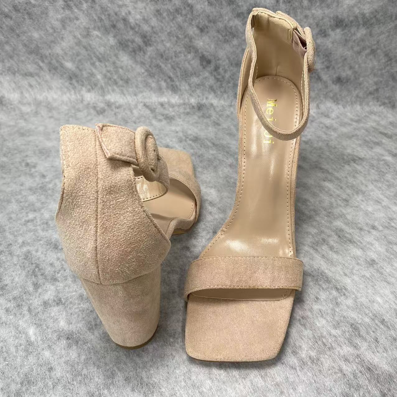 Square-toe strappy high-heeled shoes