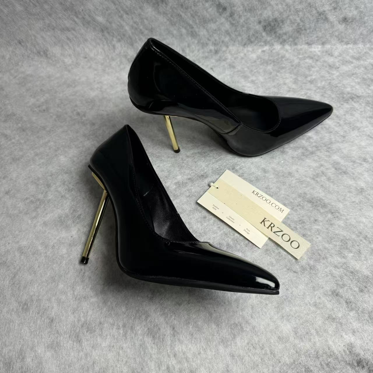 Metal tip ultra-fine heel black lacquered leather high heels
