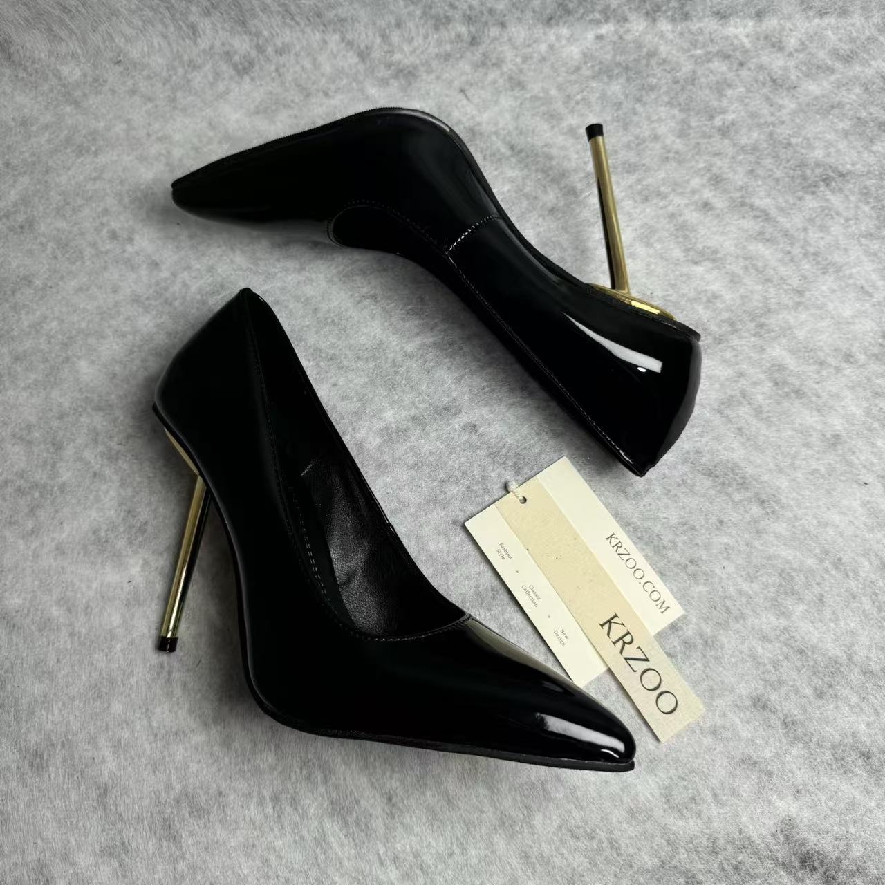 Metal tip ultra-fine heel black lacquered leather high heels