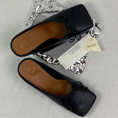 Round-head bow-fronted low-heeled shoes