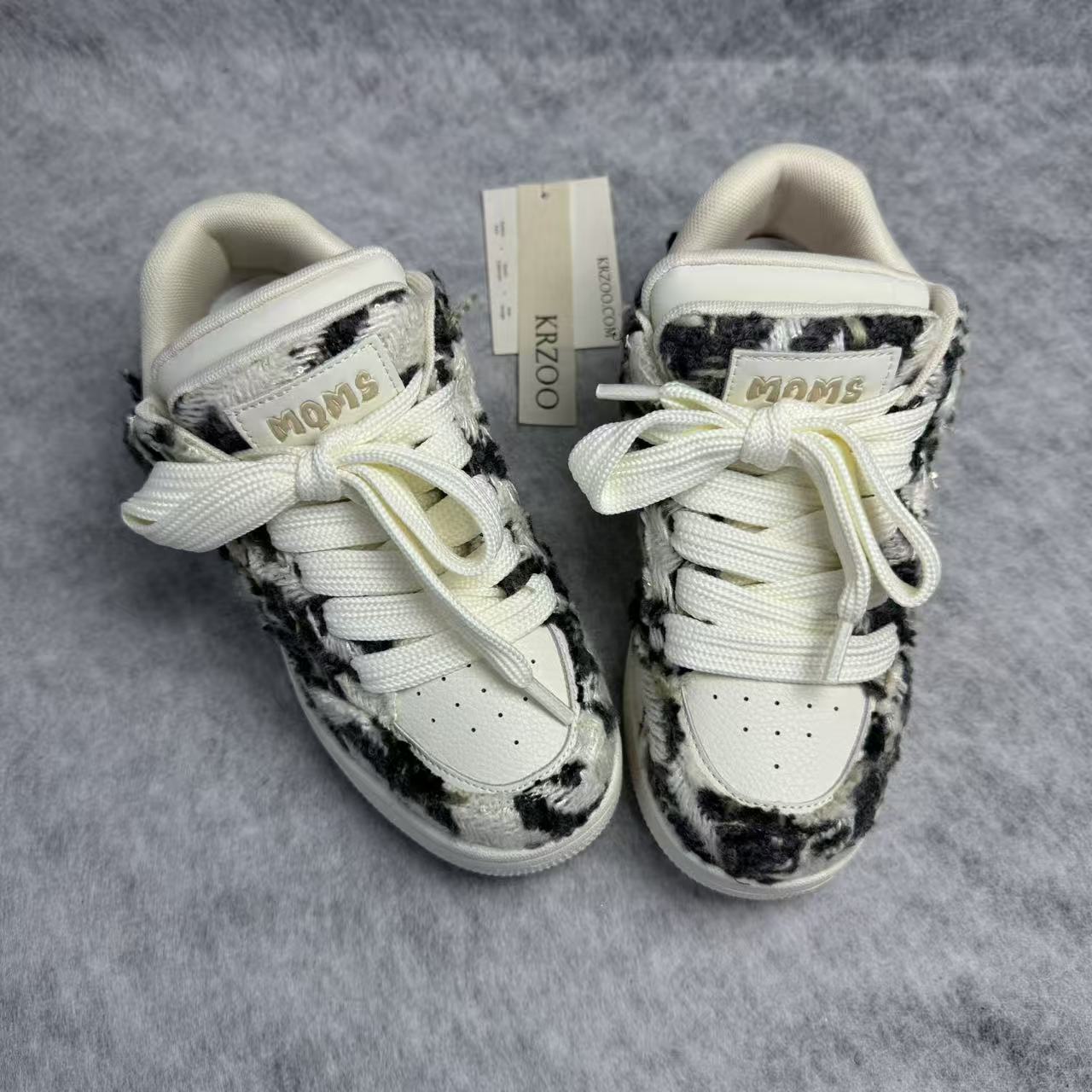 Wear-resistant and tough windproof hiking shoes