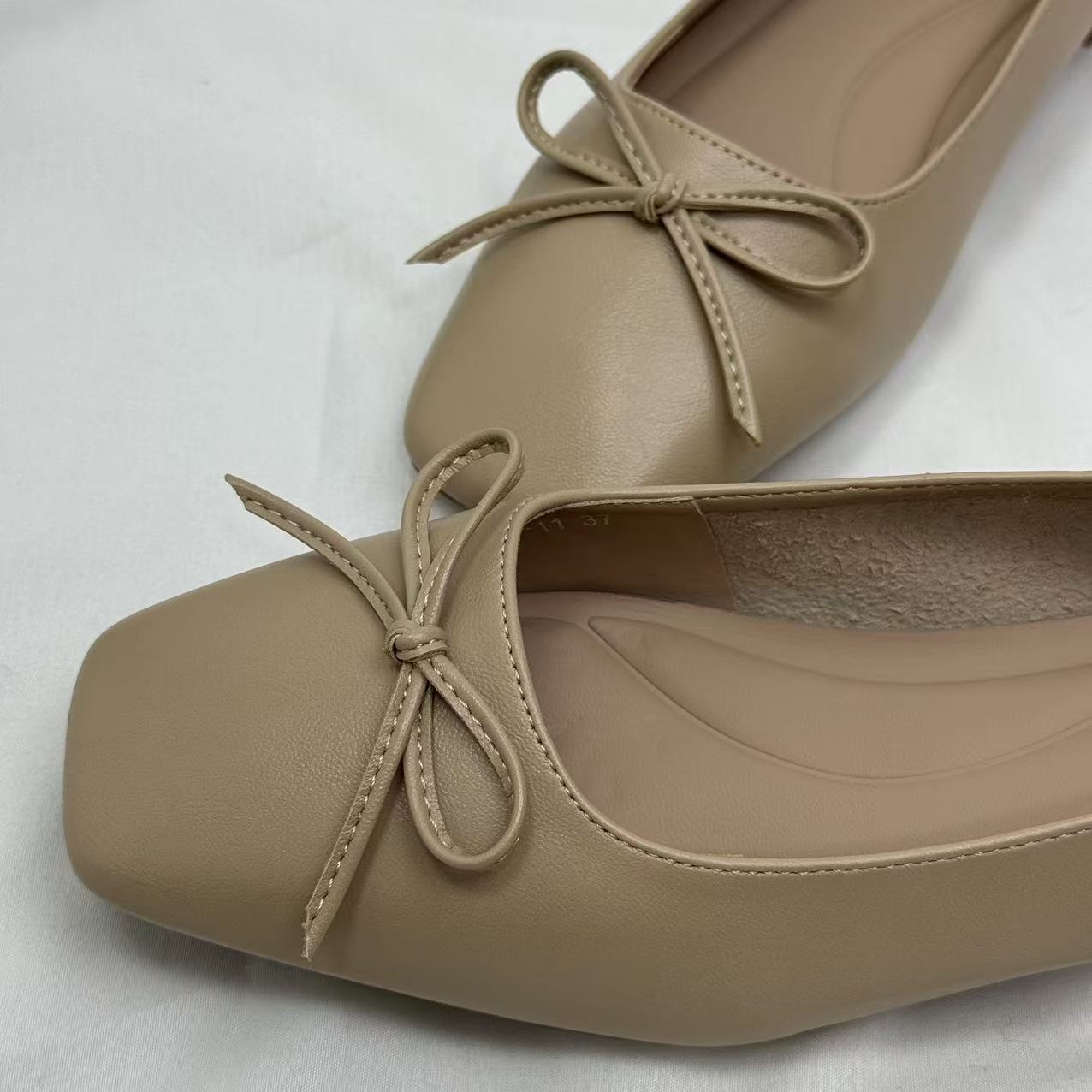 Round-toe low-heeled soft leather shoes