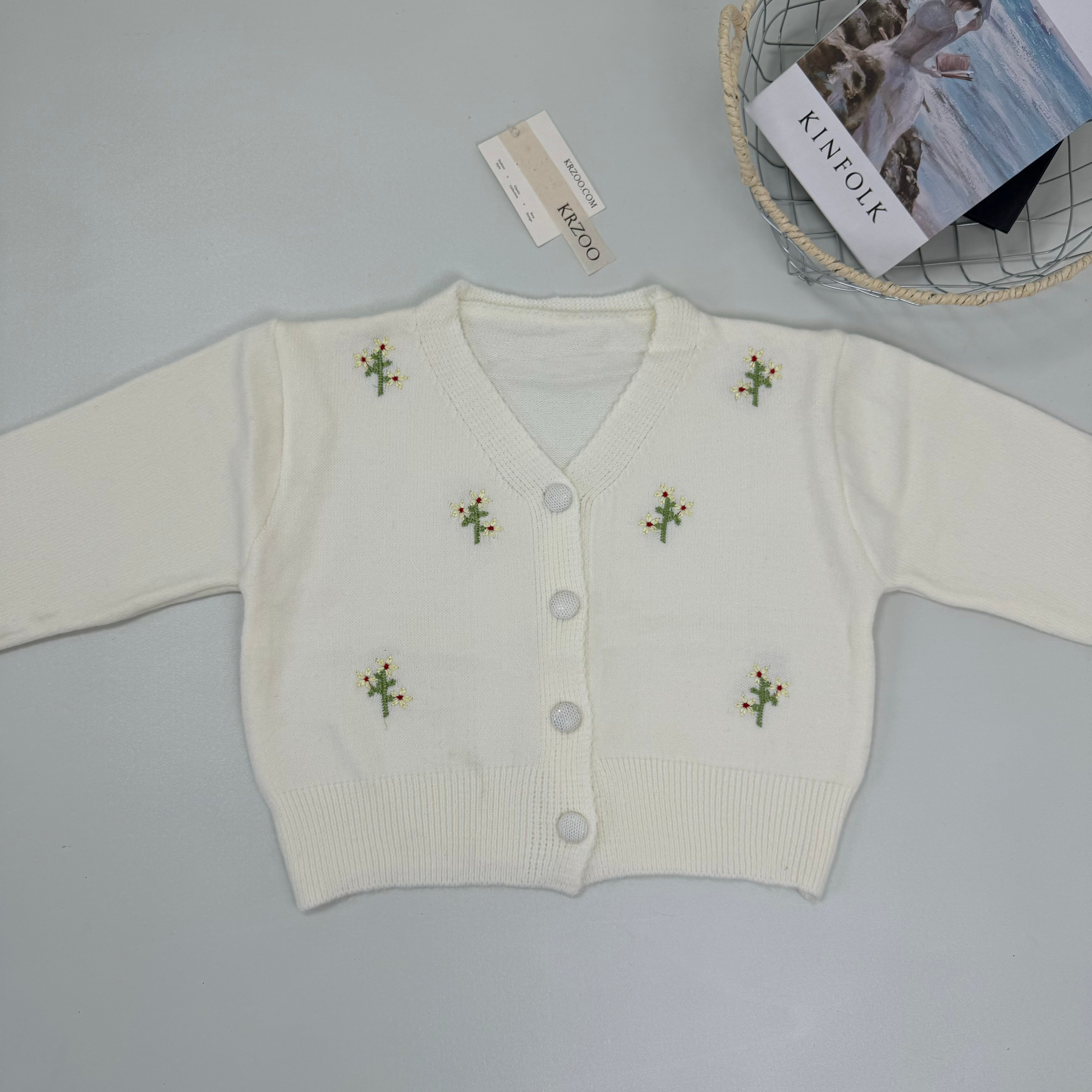 Embroidered short-sleeved sweater coat