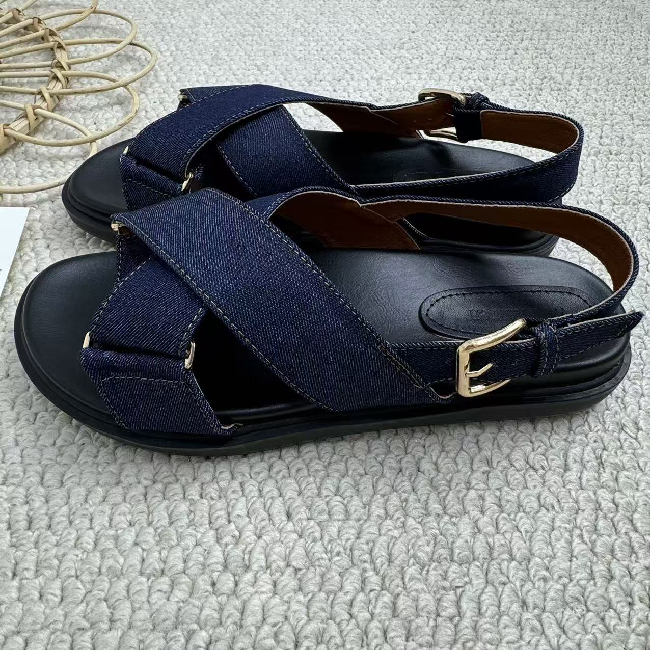 Versatile Open-Toe Platform Sandals
