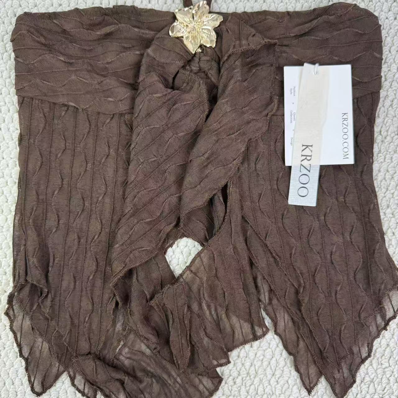 Irregular leaf-shaped sleeveless top with straps
