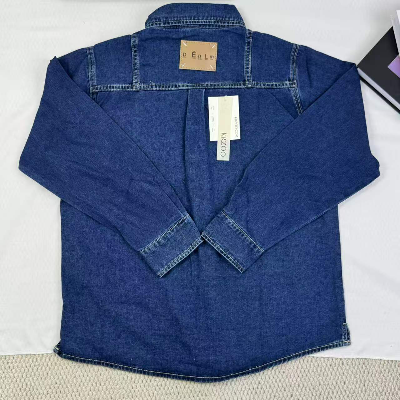 Loose-fitting long-sleeved denim jacket