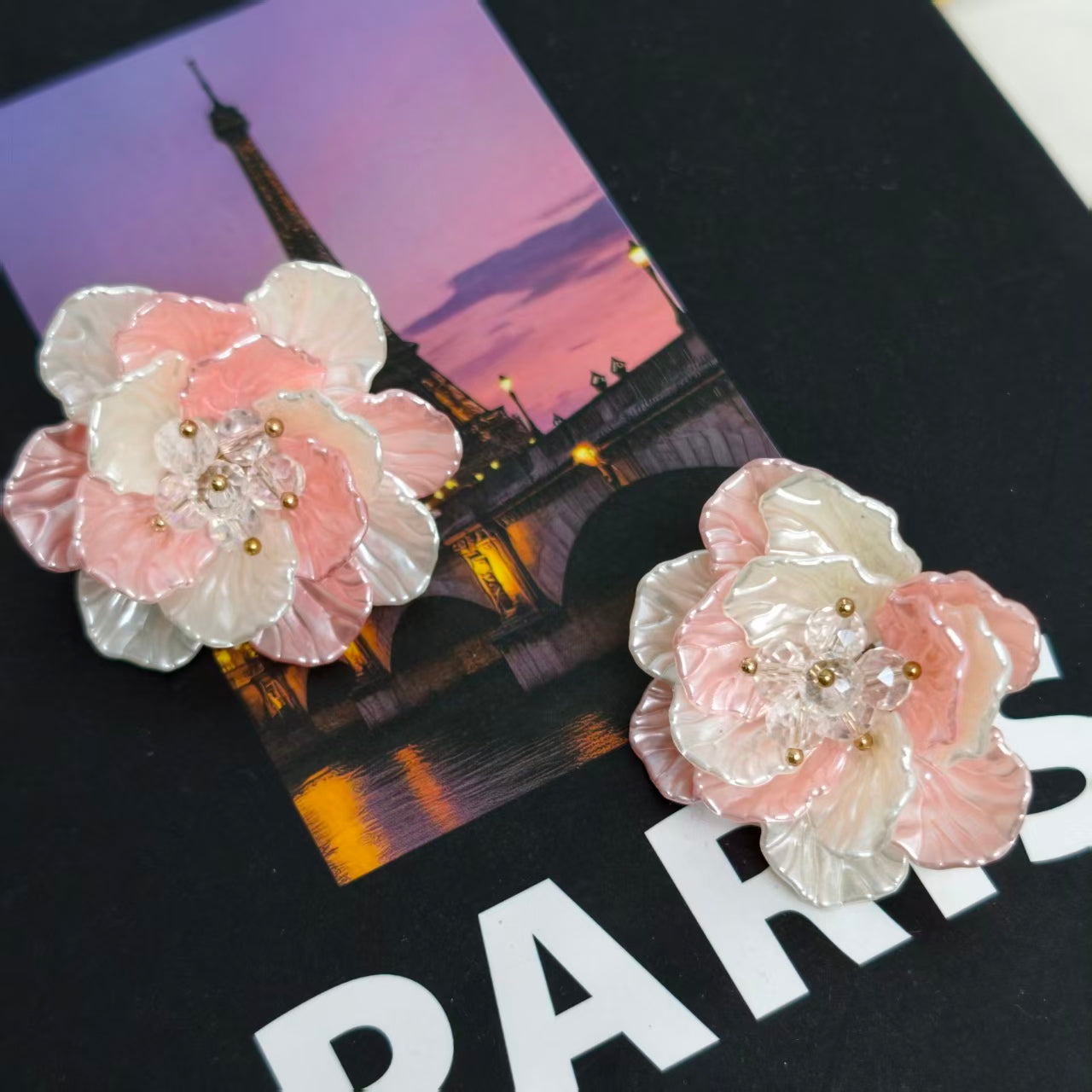 Two-color shell flower