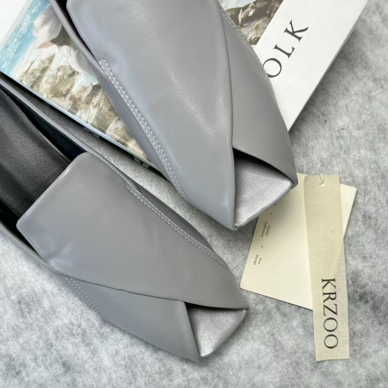 Square-toe open-toe square heel low-heeled shoes