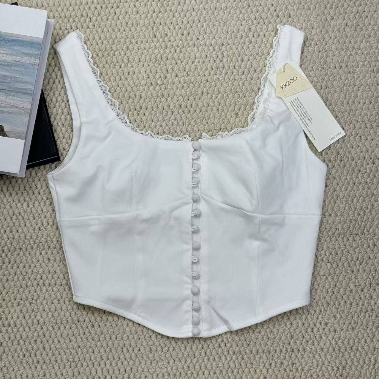 Padded round-necked vest with lace trim