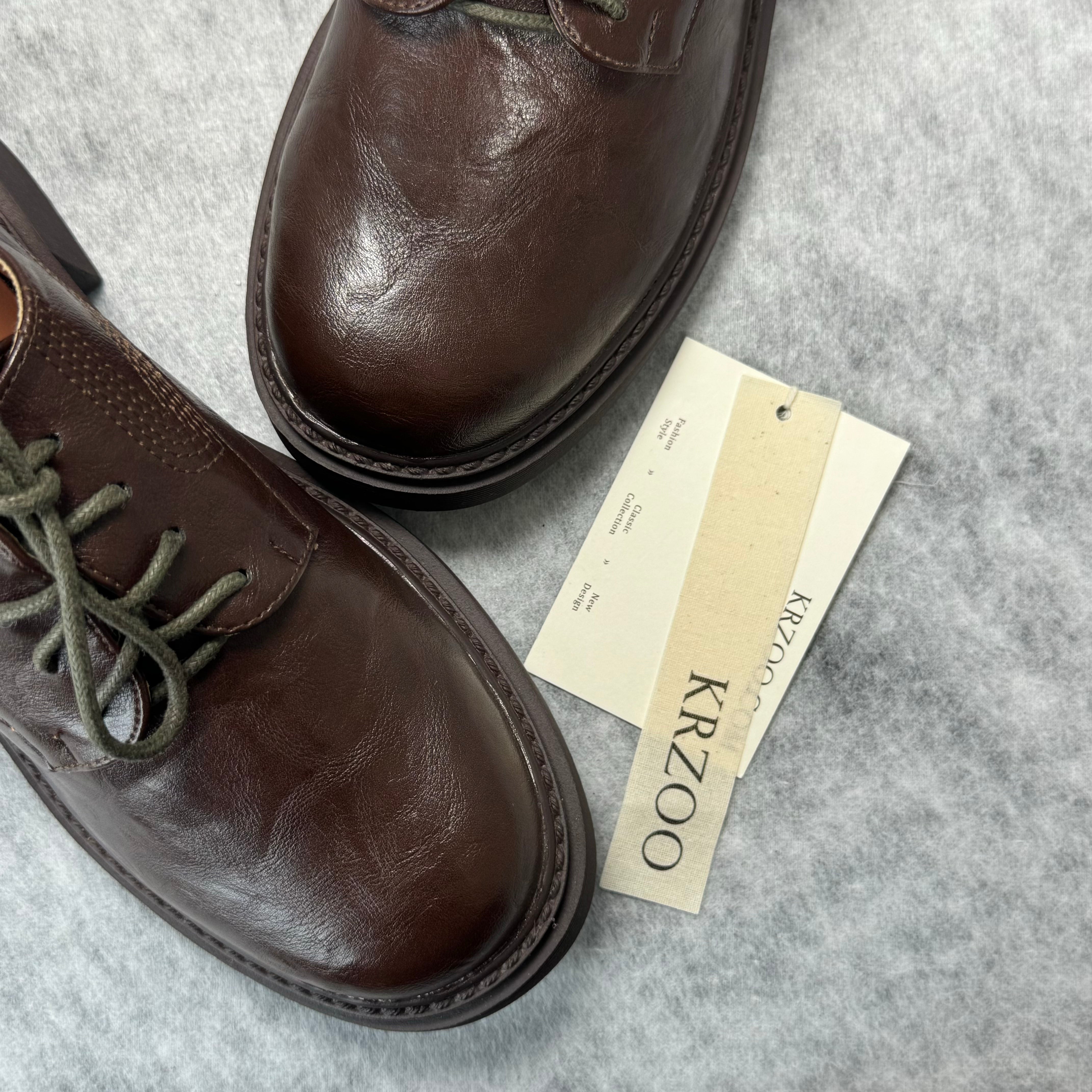 Round-toed and thick-soled small leather shoes