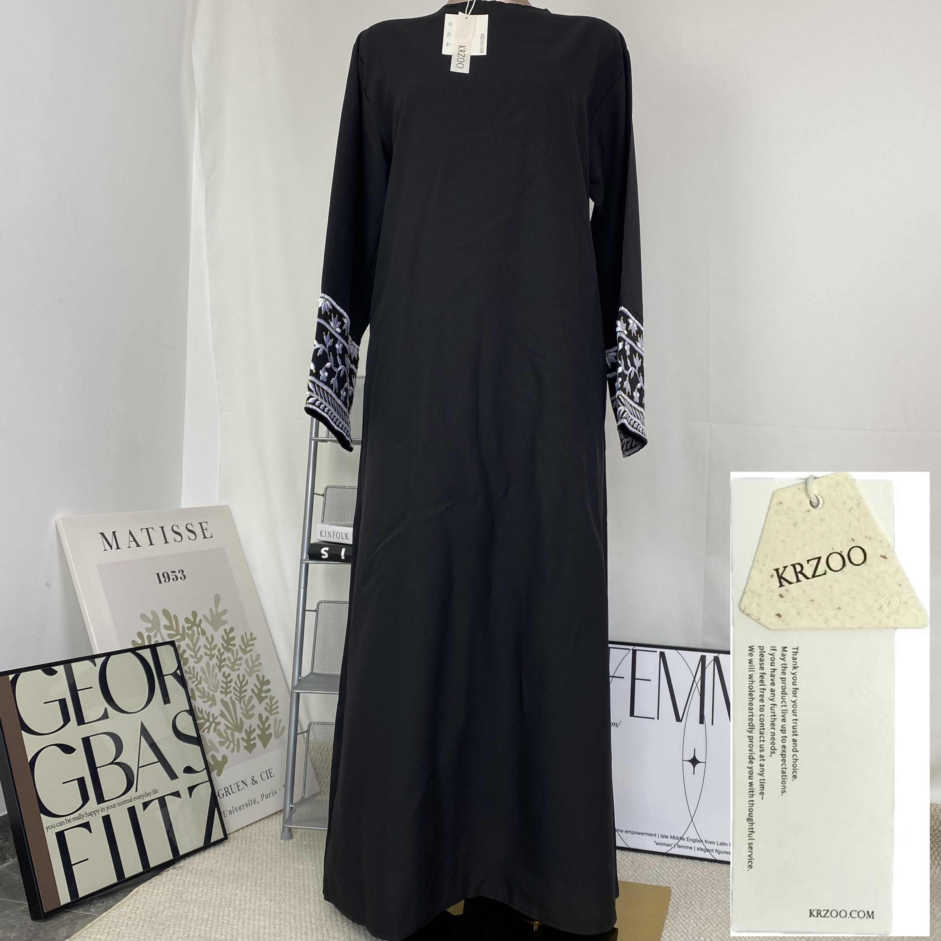 Embroidered dress with belt