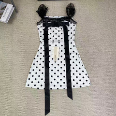 Square-necked bow netted fitted dress