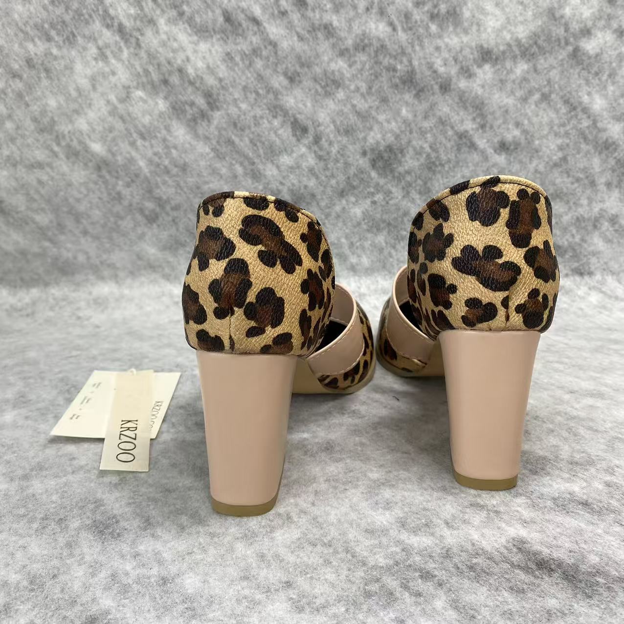 Leopard-print belt buckle shoes