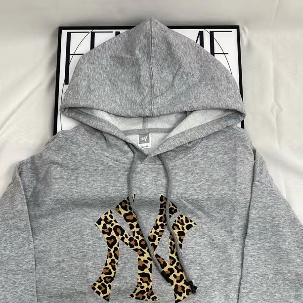 Trendy printed pocket sweatshirt