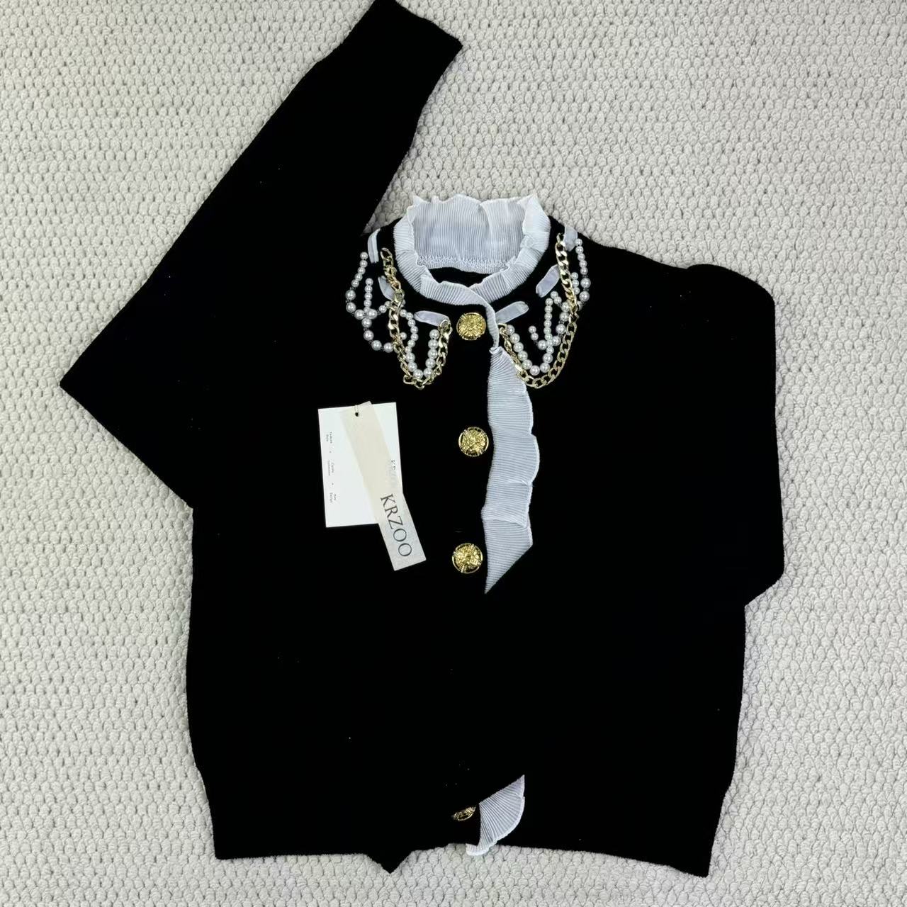 Short-sleeved blazer with ruffled edges