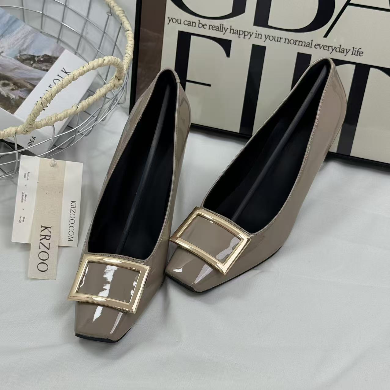 Metal square fastener painted leather square-toe shoes