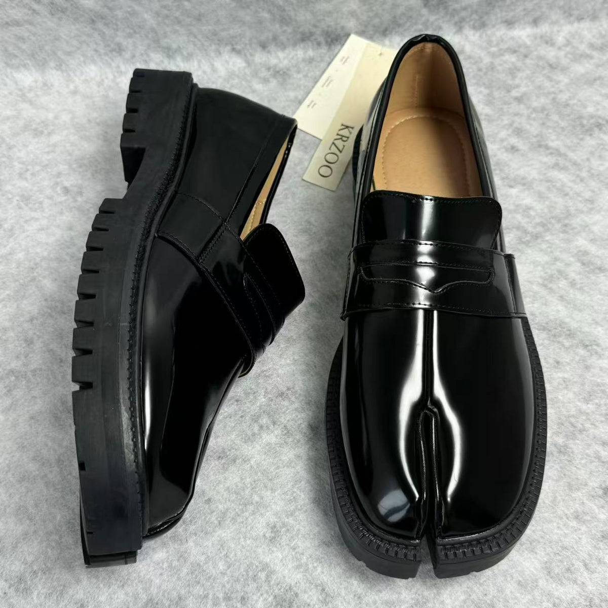 Split-toe shoes with pigtail laces and small leather shoes